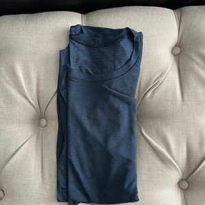 Lululemon Metal Vent 2.0 Size M Like New